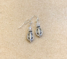 Load image into Gallery viewer, Feelin’ Pretty Earrings.  Approx. 1 1/2&quot; In Length
